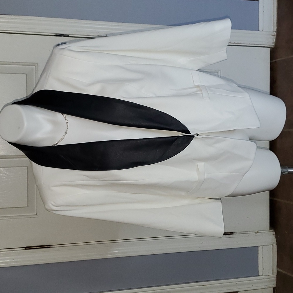 Forever 21 ivory and black crop career jacket